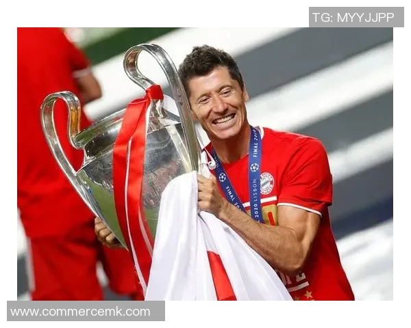 意甲赛场上莱万的精彩表现引领球队冲击冠军荣耀