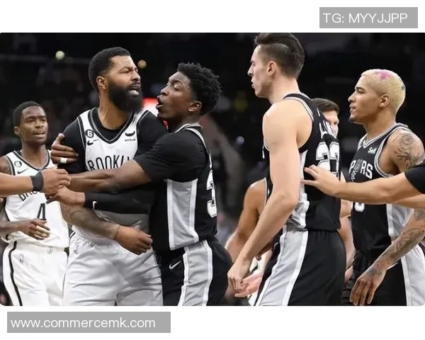 快船队客场不敌篮网队,遭遇连败:调整策略迫在眉睫 快船队客场不敌篮网队,遭遇连败:调整策略迫在眉睫